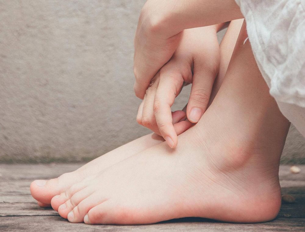 Understanding Gout: Causes, Symptoms, and Dietary Approaches